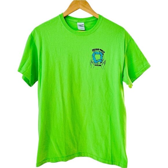 Gildan Recycling It’s Our World Green Crewneck Graphic Tee. Medium. - Picture 1 of 6